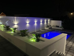 Villa Giuliana Luxury Home: piscina, solarium, barbecue. A pochi passi dal mare Fontane Bianche